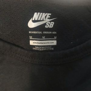 Men’s Nike shirt